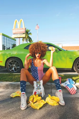 Big mac girl 80x120 cm