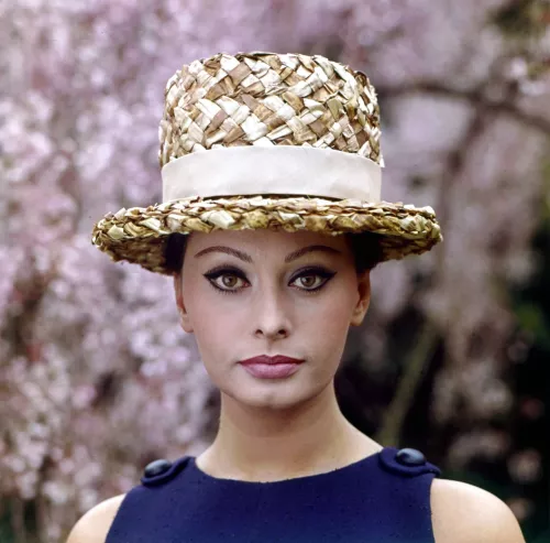 MondiLab Posing with a straw hat  120x120 cm (106960)